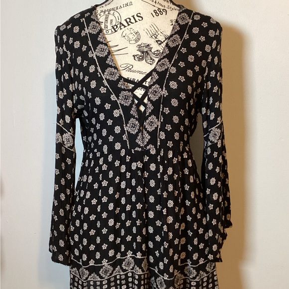 BOHO ROMPER BY ANGIE V-NECK~BELL SLEEVES LIGHTWEIGHT & BREATHABLE SZ. LG - Picture 1 of 11